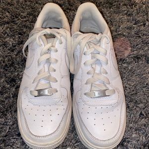 NIKE AIR FORCE 1 (used) YOUTH SIZE 6